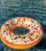 Un copil de 3 ani a murit înecat în piscina unei pensiuni. Familia este în stare de șoc