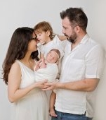 Cauți un studio foto în Timișoara pentru ședințe foto de familie? Ghid pe vârste pentru un rezultat magic