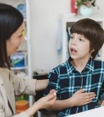 Ecolalie: cauze, simptome și tratament