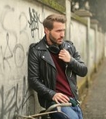 De ce geaca din piele rămâne un simbol al stilului masculin