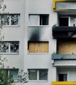Un copil de 10 ani, disperat să-și salveze fratele, l-a aruncat de la balcon după ce apartamentul a luat foc