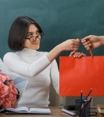 Crăciun "cu poveste" la o școală din Ciorogârla. Părinții sunt revoltați că trebuie să ofere sume uriașe pentru cadourile profesorilor