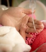 La 26 de săptămâni și doar 1kg, fiul meu a ales să trăiască. Ni s-a spus să ne pregătim pentru ce e mai rău dar azi îl țin acasă în brațe