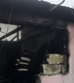 Tragedie în Hunedoara. Un bebeluș de 5 luni a suferit arsuri pe 65% din suprafața corpului după ce casa a fost cuprinsă de flăcări