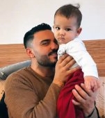 Imaginea care a topit internetul. Băiețelul lui Jador a împlinit 7 luni