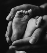 Un copil de 2 luni din Vaslui a murit după ce părinții au dus-o la spital pentru că era răgușit. Familia acuză medicii de neglijență