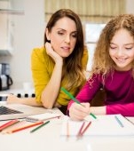 Da sau nu? Este bine să-ți ajuți copilul la teme?