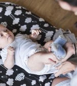 Decalotarea la bebeluși: când trebuie să se facă și ce rol are