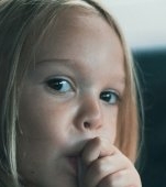 Copilul meu își suge degetul. Când ar trebui să mă îngrijorez