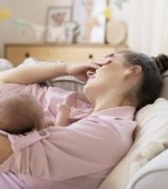 De ce multe mame renunță mai devreme la alăptare decât și-au propus. Lipsa suportului, durerea și oboseala sunt printre principalele motive