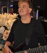 A murit Iulian Vrabete, basistul trupei Holograf. „Vine o zi"