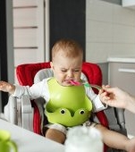 „Nu vrea să mănânce nimic.” Trucurile care îi ajută pe părinți să treacă peste orice refuz în diversificare