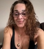 O mamă a rămas paralizată după ce a fost diagnosticată cu fasciita necrozantă, în urma operației de cezariană. Medicii au folosit ustensile nesterilizate