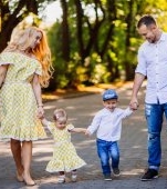 Suntem generația de părinți blocați între „așa m-au crescut părinții mei” și „nu vreau să repet asta”. Cum găsim echilibrul pentru copiii noștri?