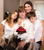 Ela Crăciun în lacrimi la aniversarea fiului său Alex care a împlinit 20 de ani