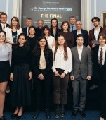 Unsprezece doctoranzi români au fost premiați pentru Excelență Academică 2026 în Regatul Unit