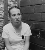 Marina este o mamă eroină care își crește singură cei patru copii. „Soțul mi-a zis că are amantă. A plecat la ea și m-a lăsat cu 4 copii. Mâncam lături de la porci”