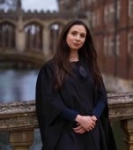 Ștefania Costea este prima profesoară care predă limba română la Universitatea Cambridge. „Învățăm totul împreună"