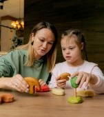 Se întâmplă în România! Părinții copiilor cu autism și sindromul Down vor beneficia de consiliere psihologică gratuită