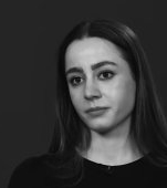 „Îmi e rușine să-mi amintesc de mama mea. Aducea tot felul de bărbați în casă, iar ei se dădeau și la mine. Aveam doar 6 ani”