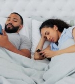 Scrolling înainte de culcare: cum îți afectează organismul