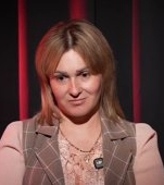 „Eram însărcinată în 2 luni, la 16 ani, când el a luat toporul... Mi-am crescut singură copilul acasă în timp ce soțul se distra cu amanta prin cluburi de noapte"