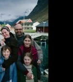 Iubire părintească sau îndoctrinare religioasă? Filmul „Fjord" al lui Cristian Mungiu a împărțit deja internetul în 2 mari tabere