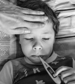 Când devine febra copilului periculoasă? Semnele care ar trebui să te trimită urgent la medic