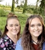 Cine este tatăl? Familia poliamoroasă care a stârnit controverse în online după ce au a afirmat că nu știu cine este tatăl biologic al copilului cel mic
