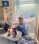 Un copil de 12 ani a pierdut șapte litri de sânge în timpul unei operații. Mesajul emoționant transmis celor care i-au salvat viața