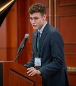 Alexandru Drăghia, un elev român din Caracal ajuns student la Harvard, este negociator la ONU