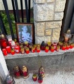 O copilă de 12 ani din Bistrița Năsăud a murit după ce a fost lovită de o mașină pe trotuar