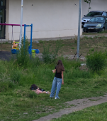 O adolescentă din Florești este abandonată de prietenele ei în timp ce se prăbușește la pământ. „Vă rog, ajutați-mă"