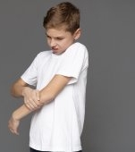 Durere de umăr la copil: cauze și tratament
