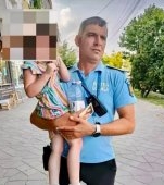 O fetiță de 4 ani din Iași a fost lăsată singură în mașină în plin cod roșu de caniculă