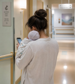 O tânără din Ploiești își vinde bebelușul de 3 zile pe Facebook în jurul sumei de 2.000-3.000 de lei