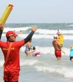 O fetiță de 11 ani din București a fost scoasă în stare gravă din mare în Mamaia