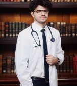 Parcurs de 10 pe linie pentru Călin Vameșu, absolventul desemnat șef de promoție la UMF Iași. „Sunt foarte consecvent, ambițios și perseverent"
