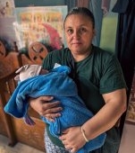 Ionela a devenit mamă la 40 de ani și a fost aspru judecată. „O mamă eroină, o femeie care poartă în brațe și în suflet patru îngerași de copii"
