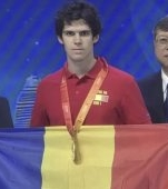 David Mărghidan, un tânăr din Argeș face România mândră. Povestea impresionantă a tânărului care a urcat pe podium la Olimpiada Internațională de Matematică