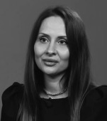 „Îmi duceam copilul la grădiniță convinsă că este în siguranță, dar era dezbrăcat și filmat .” Mărturia tulburătoare a unei mame al cărei băiețel de 3 ani a fost filmat de educatoare în ipostaze nepotrivite