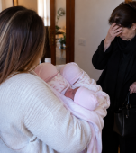 Am născut trei fetițe după mulți ani de încercări. Soacra mea voia însă un nepot, iar în ziua în care am venit acasă cu fetițele ea a apărut îmbrăcată în negru