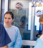 Mirabela Grădinaru a mers în vizită oficială la secția de Terapie Intensivă neonatală de la Marie Curie
