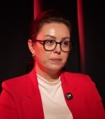 „Tata o bătea pe mama chiar și atunci când era bolnavă de cancer. Aveam 12 ani când mama a murit la 50 de ani, după ani de boală și violență”. Povestea dramatică a Dianei