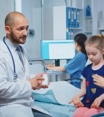 Urgență mare sau urgență mică? Când trebuie să mergi cu cel mic la pediatru și când trebuie să te duci direct la camera de gardă