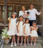 Laura Cosoi a vorbit deschis despre provocările vieții de familie cu cinci copii de vârste apropiate. „Nu pot împărți fiecare zi în cinci porții identice"