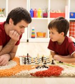 Cum ne jucam inteligent cu copilul? 10 activitati pentru copii si parinti
