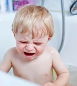 Copilul meu nu vrea sa faca baie! Cum procedez?
