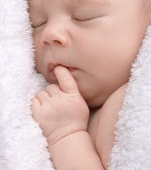 Trucuri mici si eficiente pentru a invata copilul sa doarma singur