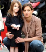 Stilul unei mamici celebre: Katie Holmes